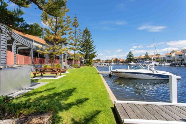 Jetty access from Mariners Cove Motel and Apartments in Paynesville